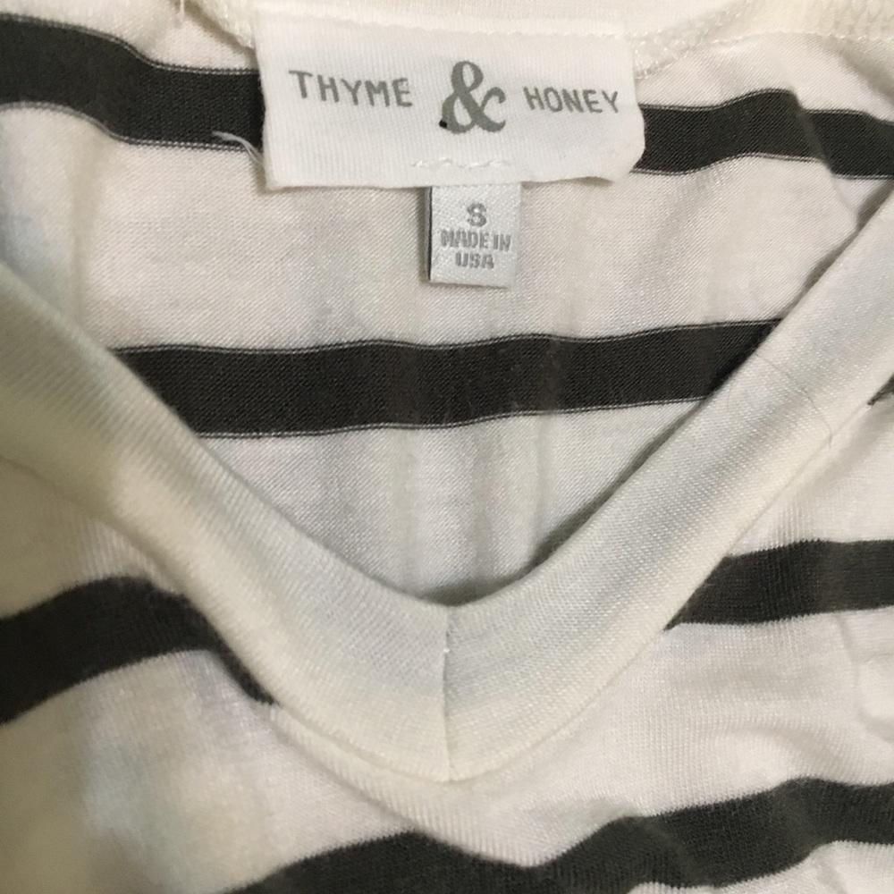 Thyme and Honey Striped V-neck Top - Picture 3 of 5